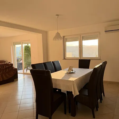 Rest 4 Bedrooms Villa *