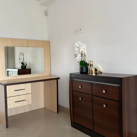 Rest 4 Bedrooms *
